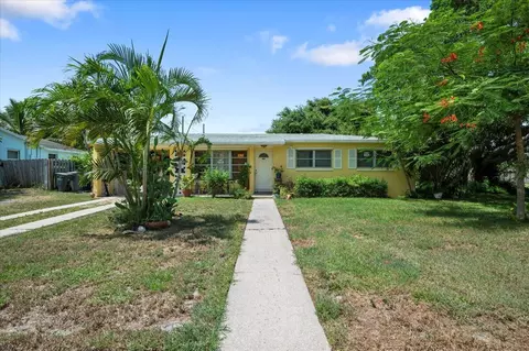 807 Greenbriar Dr, Lake Park, FL 33403