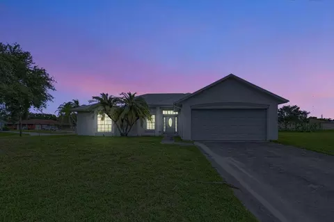 300 Deerwood Ln, Fort Pierce, FL 34947