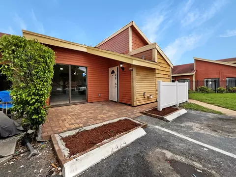 2424 NW 55th Ter, Lauderhill, FL 33313