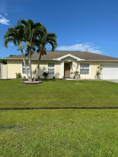2117 SE Genoa St, Port Saint Lucie, FL 34952
