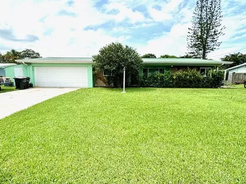 4013 Greenwood Dr, Fort Pierce, FL 34982