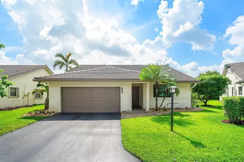 1470 Lakeview Cir, Coral Springs, FL 33071