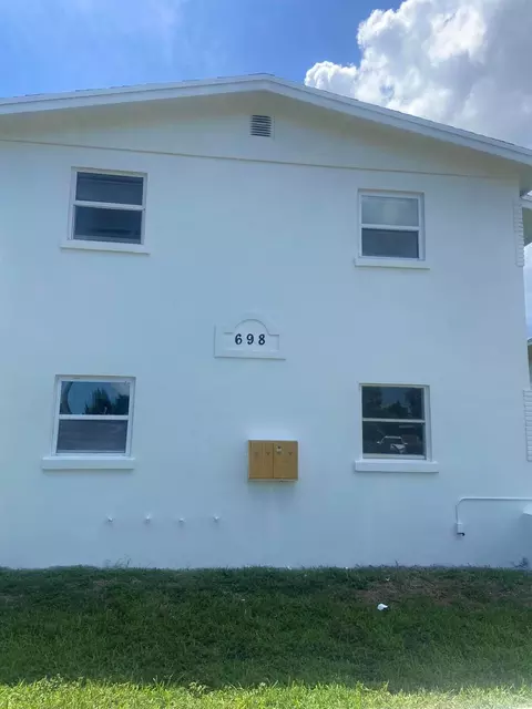 698 SW 4th St, Belle Glade, FL 33430