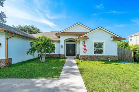 909 SW Kappa Ave, Port Saint Lucie, FL 34953