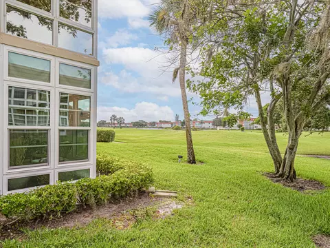 105 Spring Lake Ct #101, Vero Beach, FL 32962
