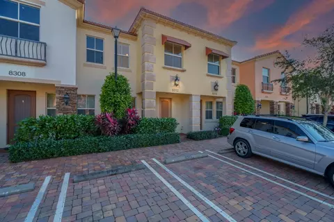 8312 Cocoplum Sound Ln, West Palm Beach, FL 33411