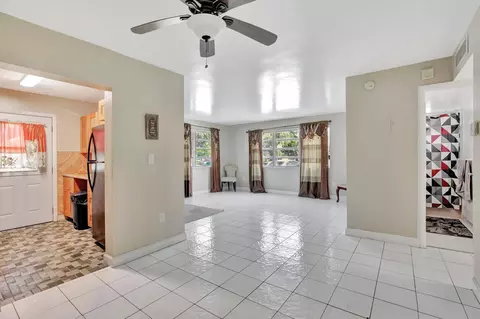 20310 NE 2nd Ave #17, Miami Gardens, FL 33179