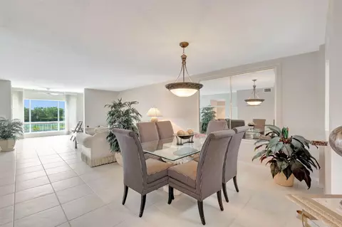 5810 Crystal Shores Dr #402, Boynton Beach, FL 33437