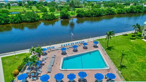 30 Colonial Club Dr #104, Boynton Beach, FL 33435