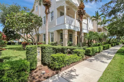 116 W Thatch Palm Cir, Jupiter, FL 33458