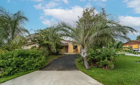 8665 Pluto Ter, Palm Beach Gardens, FL 33403