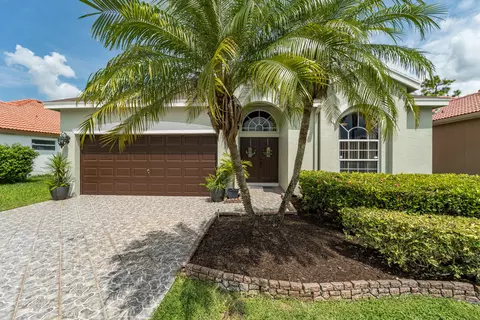 142 Derby Ln, Royal Palm Beach, FL 33411