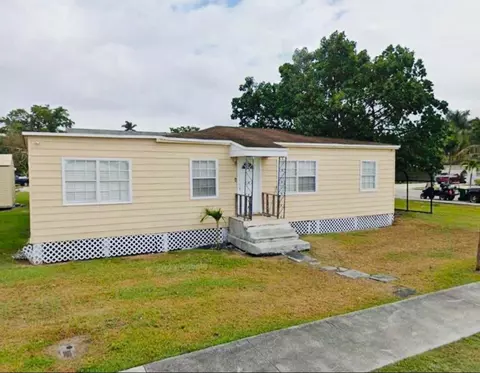 297 E 4th St, Pahokee, FL 33476