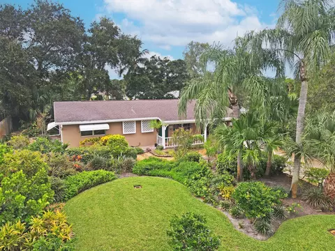 450 Dover Rd, Tequesta, FL 33469
