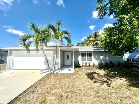 2282 SE Wald St, Port Saint Lucie, FL 34984