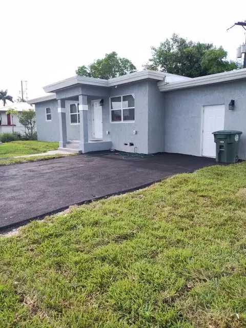 925 SW Avenue B, Belle Glade, FL 33430