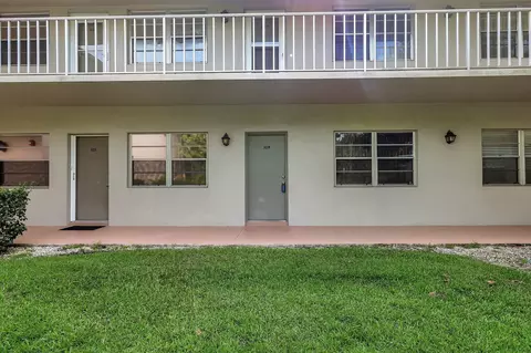 4 Lake Vista Trl #104, Port Saint Lucie, FL 34952