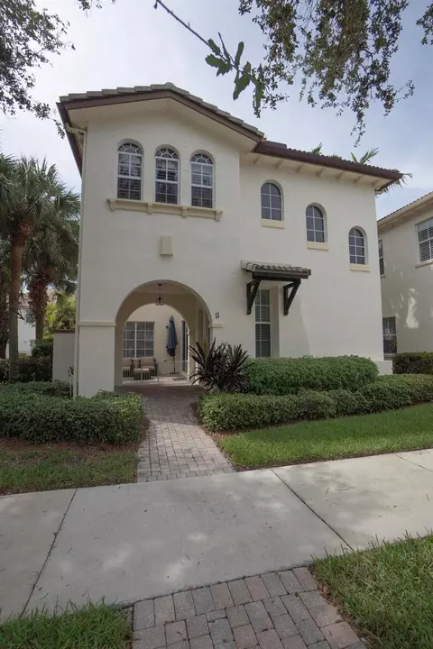 11 Stoney Dr, Palm Beach Gardens, FL 33410