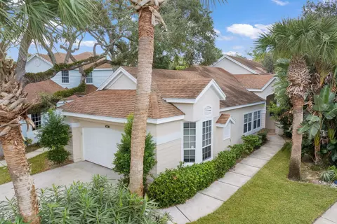 8813 Lakeside Cir, Vero Beach, FL 32963