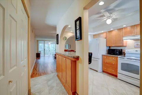 2002 S Federal Hwy #H204, Boynton Beach, FL 33435