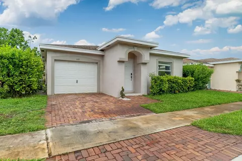 559 E Ridge Cir S, Boynton Beach, FL 33435