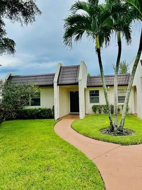198 Lake Susan Ln, West Palm Beach, FL 33411