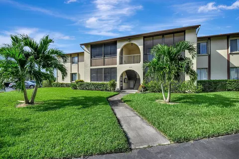 333 Knotty Pine Cir #A-2, Greenacres, FL 33463