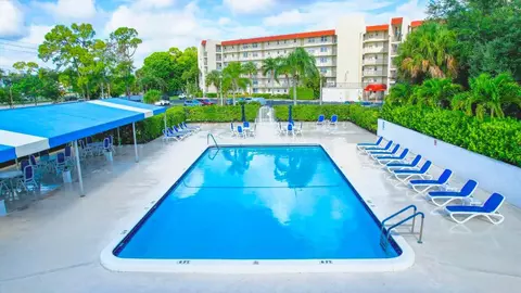3959 Via Poinciana #203, Lake Worth, FL 33467