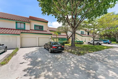 17 Lexington Ln W #F, Palm Beach Gardens, FL 33418