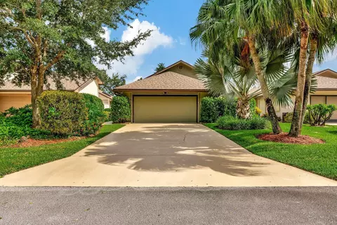 6038 SE Franklin Pl, Hobe Sound, FL 33455