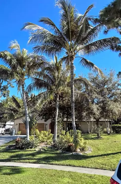 4262 Mediterranean Rd, Lake Worth, FL 33461