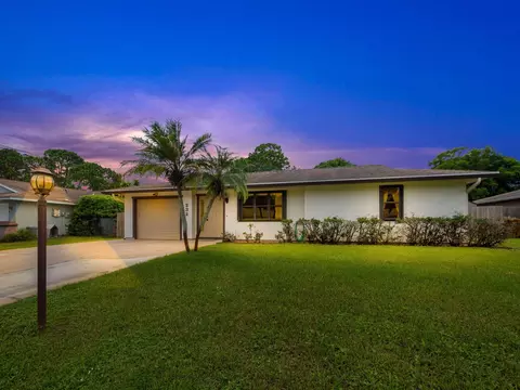 232 SE Ray Ave, Port Saint Lucie, FL 34983