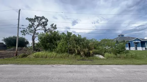 2607 SW Fair Isle Rd, Port St Lucie, FL 34987