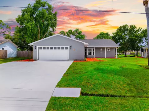 634 SE Damask Ave, Port Saint Lucie, FL 34983