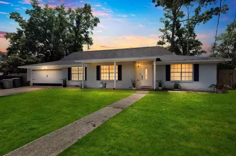 8435 Ridgefield Rd, Pensacola, FL 32514