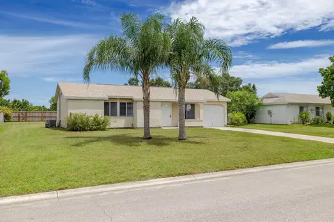1621 SE Cascella Ct, Port Saint Lucie, FL 34952