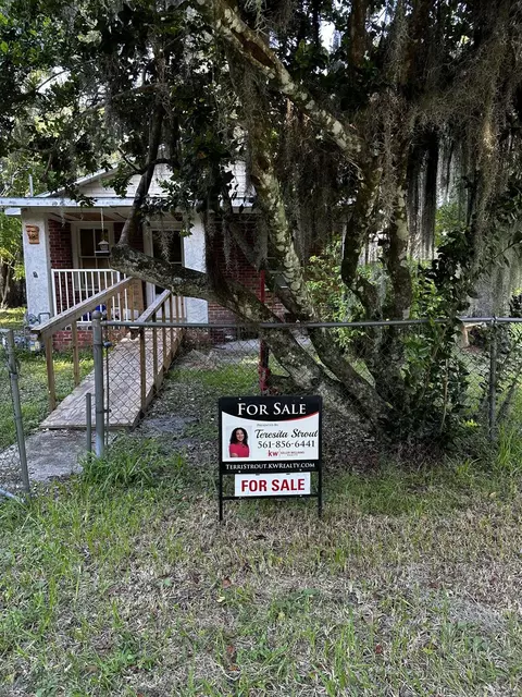 1911 Jungle Rd, New Smyrna Beach, FL 32168