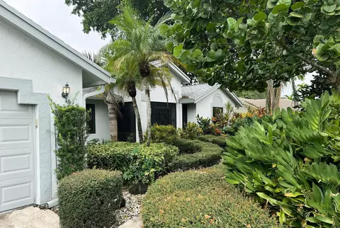 2450 Riviera Dr, Delray Beach, FL 33445