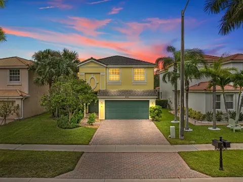 9055 Dupont Pl, Wellington, FL 33414