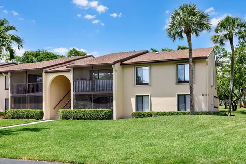 628 Sea Pine Way #E2, Greenacres, FL 33415