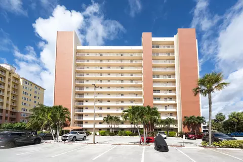 1391 S Ocean #302, Pompano Beach, FL 33062