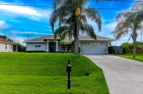 4557 SW Athena Dr, Port Saint Lucie, FL 34953