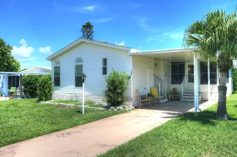 962 Barefoot Blvd, Barefoot Bay, FL 32976