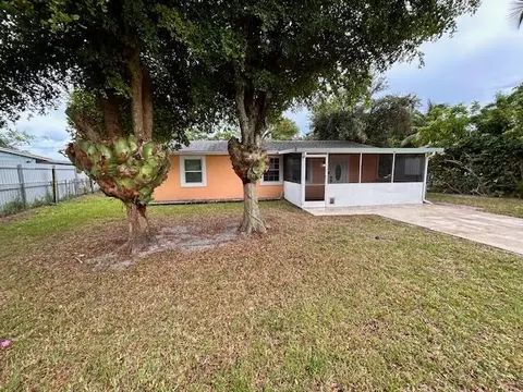 4316 Pine St, West Palm Beach, FL 33406