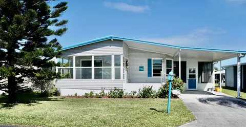 4677 SE Copperwood Ter, Stuart, FL 34997