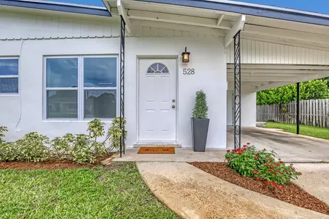 528 Kingfish Rd, North Palm Beach, FL 33408