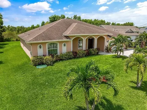 2942 SE Bella Rd, Port Saint Lucie, FL 34984