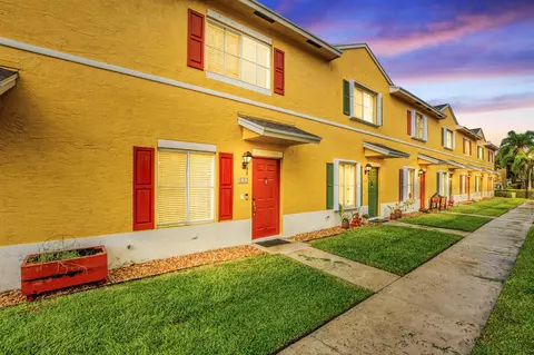 522 W Bloxham St, Lantana, FL 33462