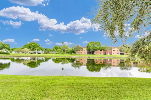 5550 Witney Dr #103, Delray Beach, FL 33484