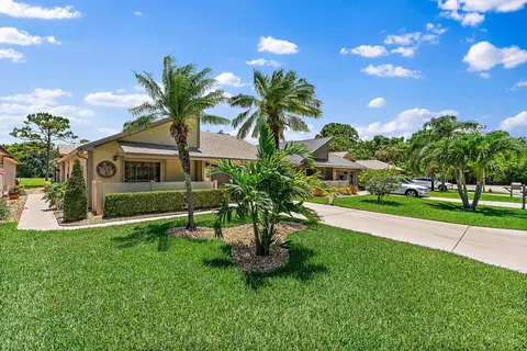 5882 SE Franklin Pl, Hobe Sound, FL 33455